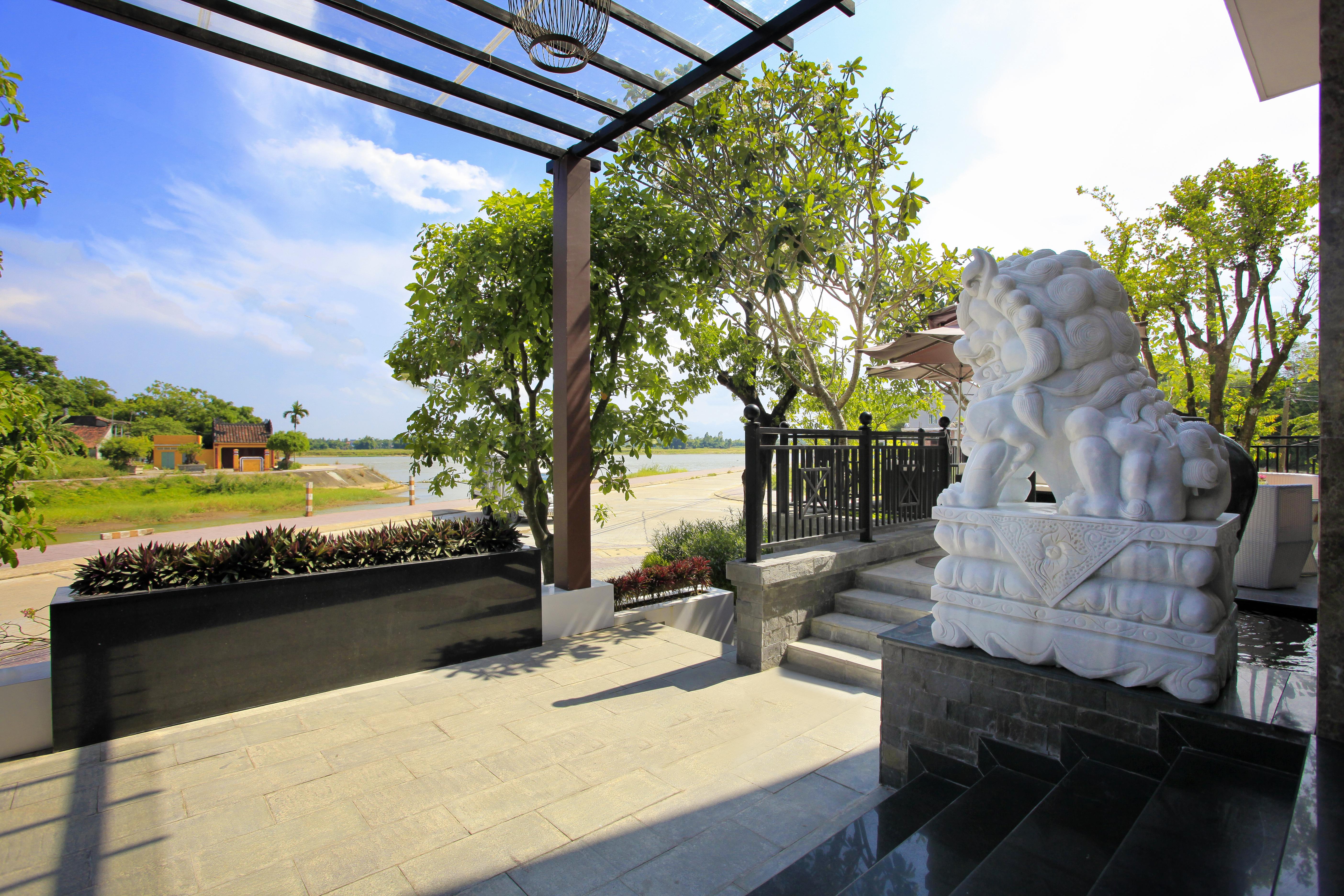Royal Riverside Hoi An Hotel & Spa Экстерьер фото