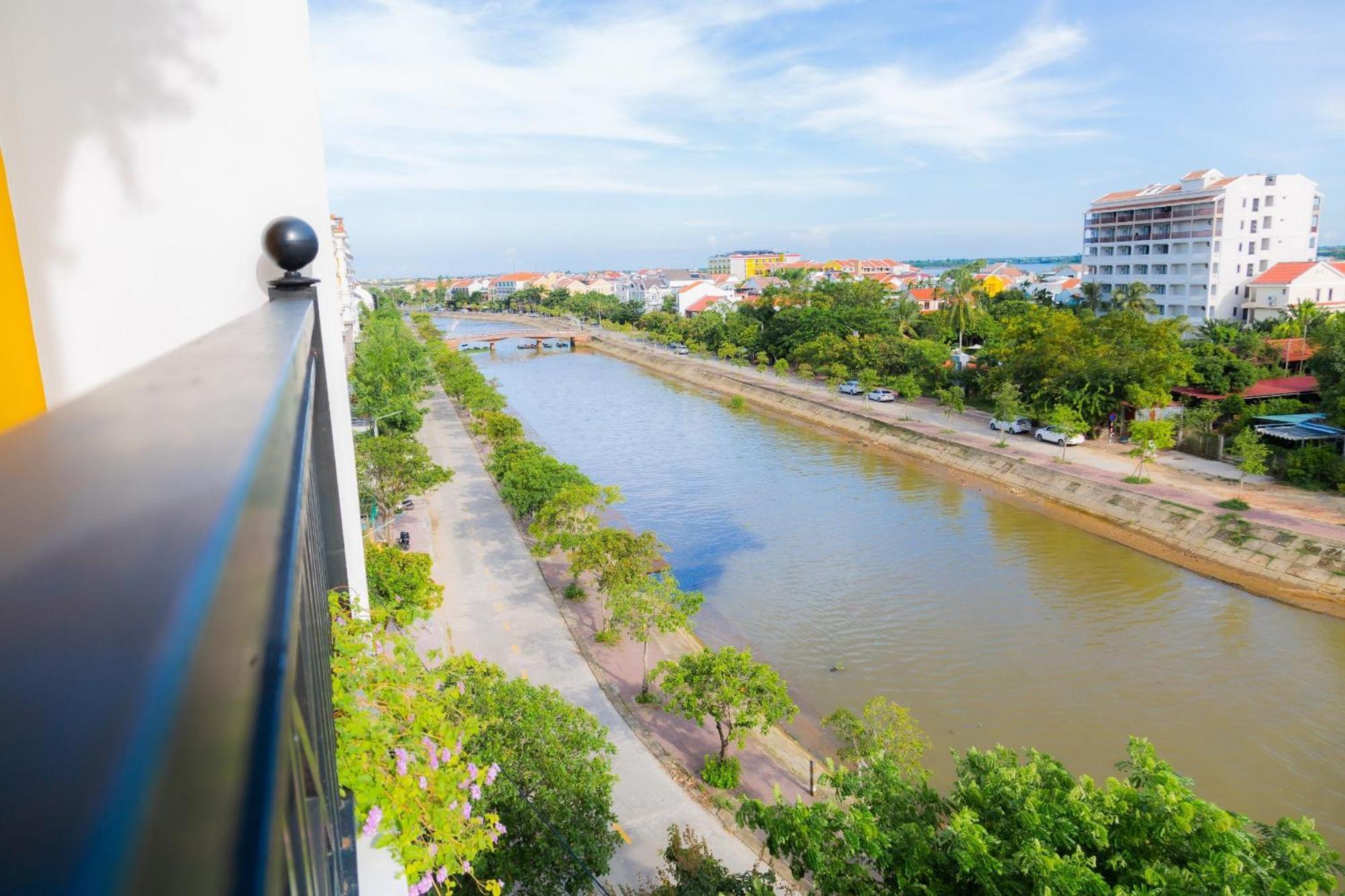 Royal Riverside Hoi An Hotel & Spa Экстерьер фото