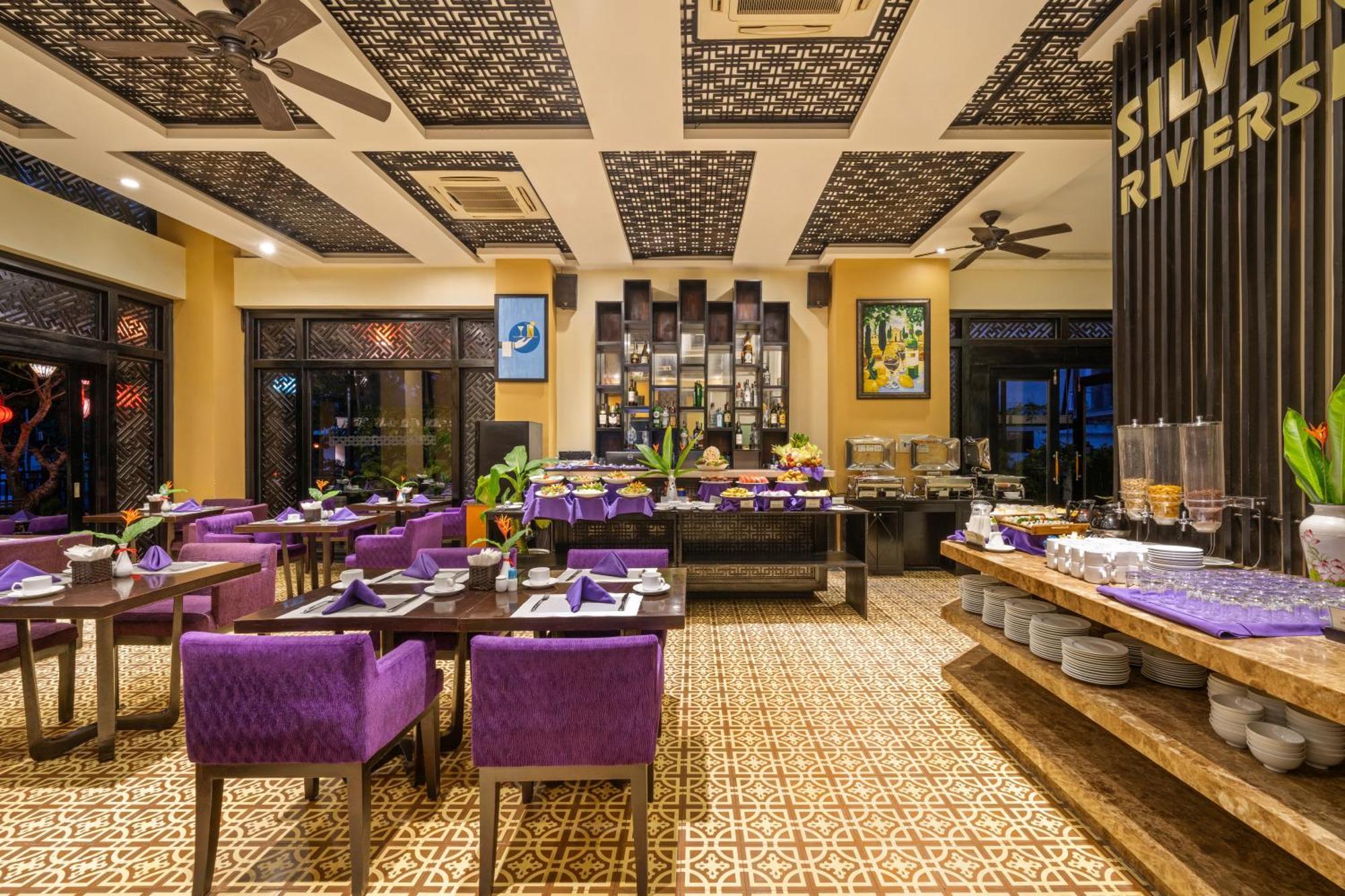 Royal Riverside Hoi An Hotel & Spa Экстерьер фото