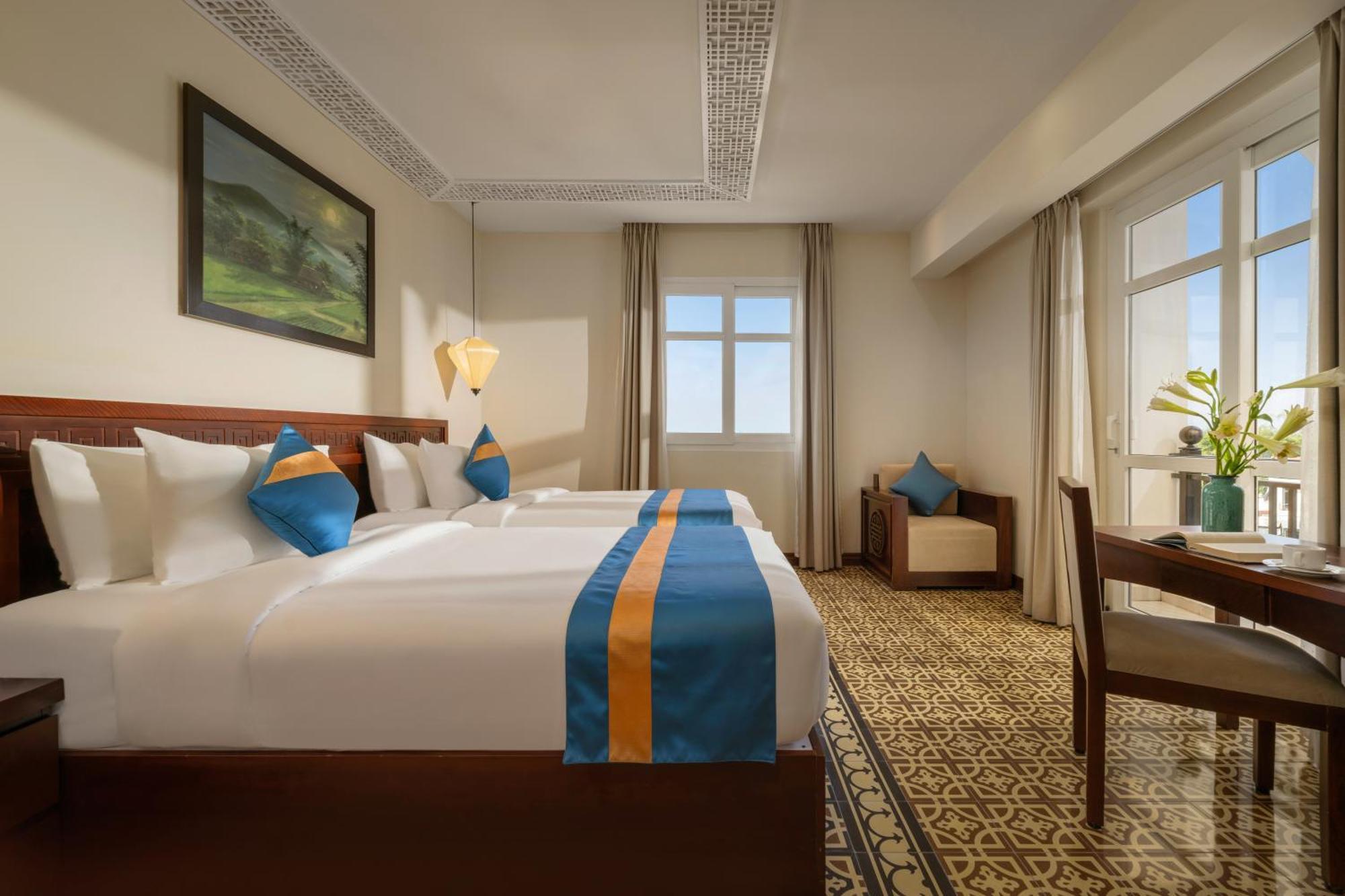Royal Riverside Hoi An Hotel & Spa Экстерьер фото