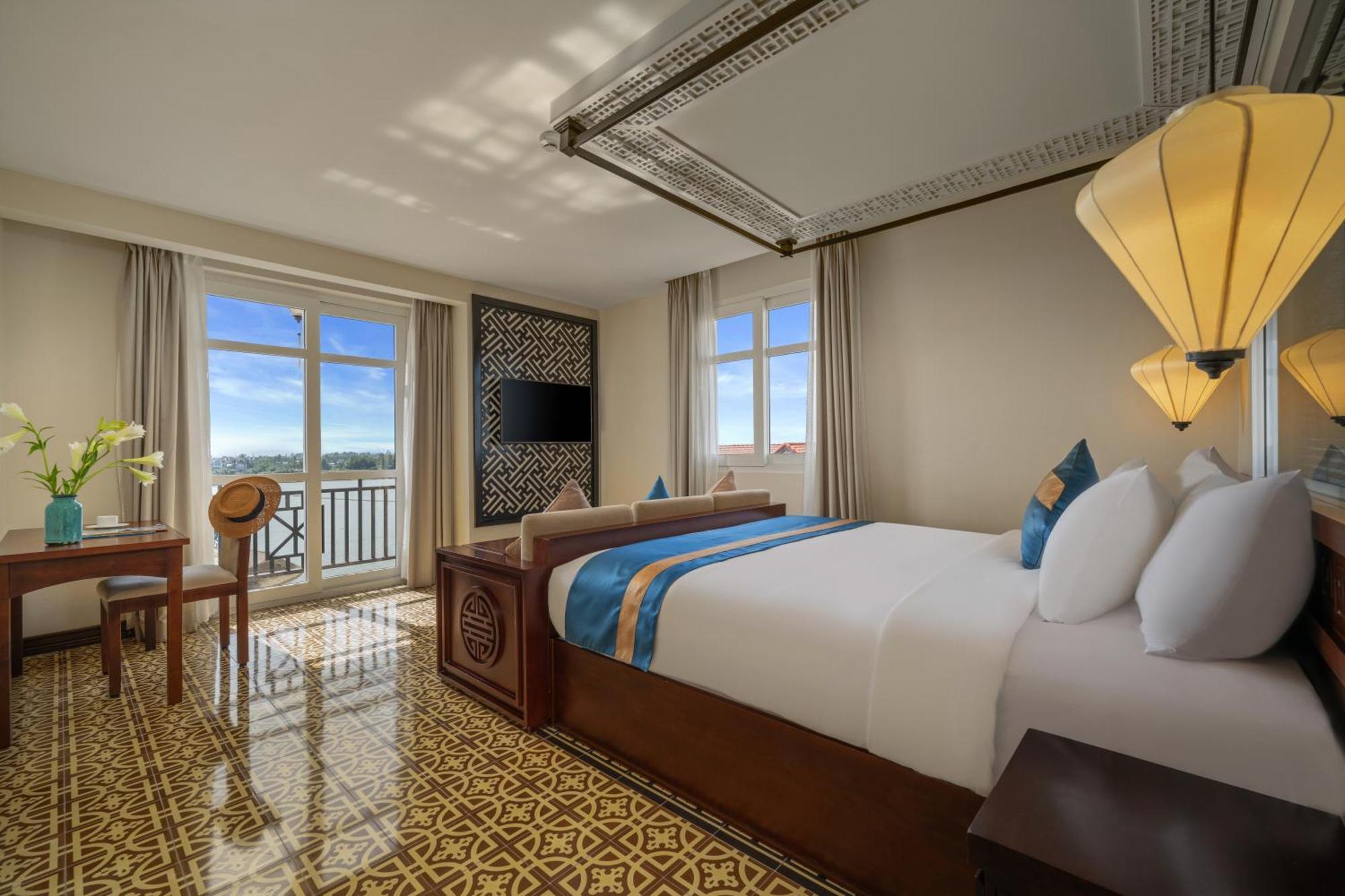 Royal Riverside Hoi An Hotel & Spa Экстерьер фото