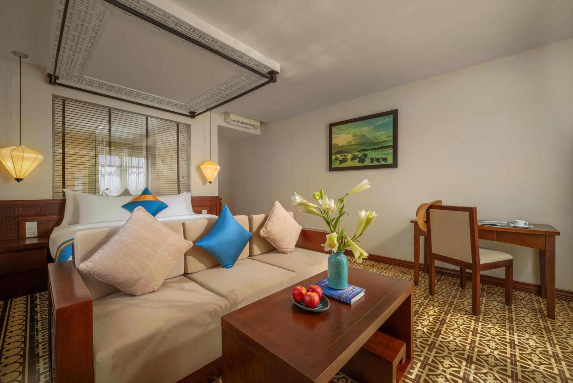Royal Riverside Hoi An Hotel & Spa Экстерьер фото
