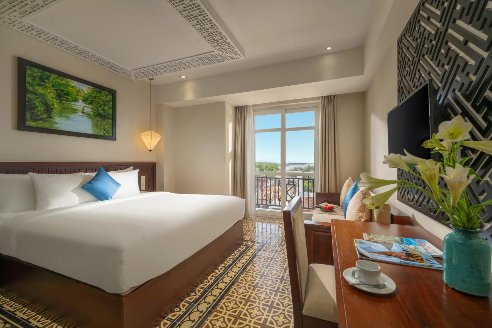Royal Riverside Hoi An Hotel & Spa Экстерьер фото