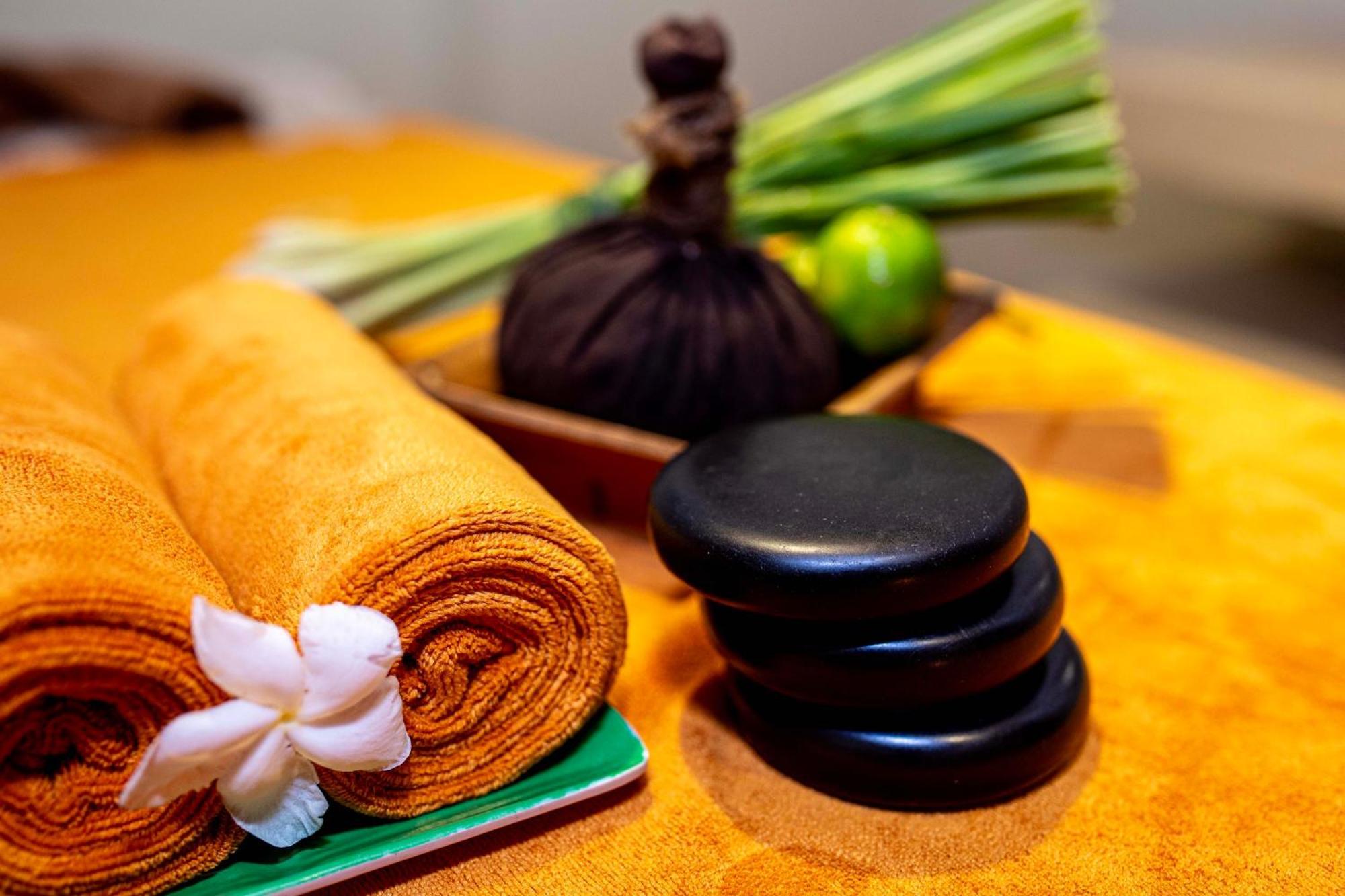 Royal Riverside Hoi An Hotel & Spa Экстерьер фото