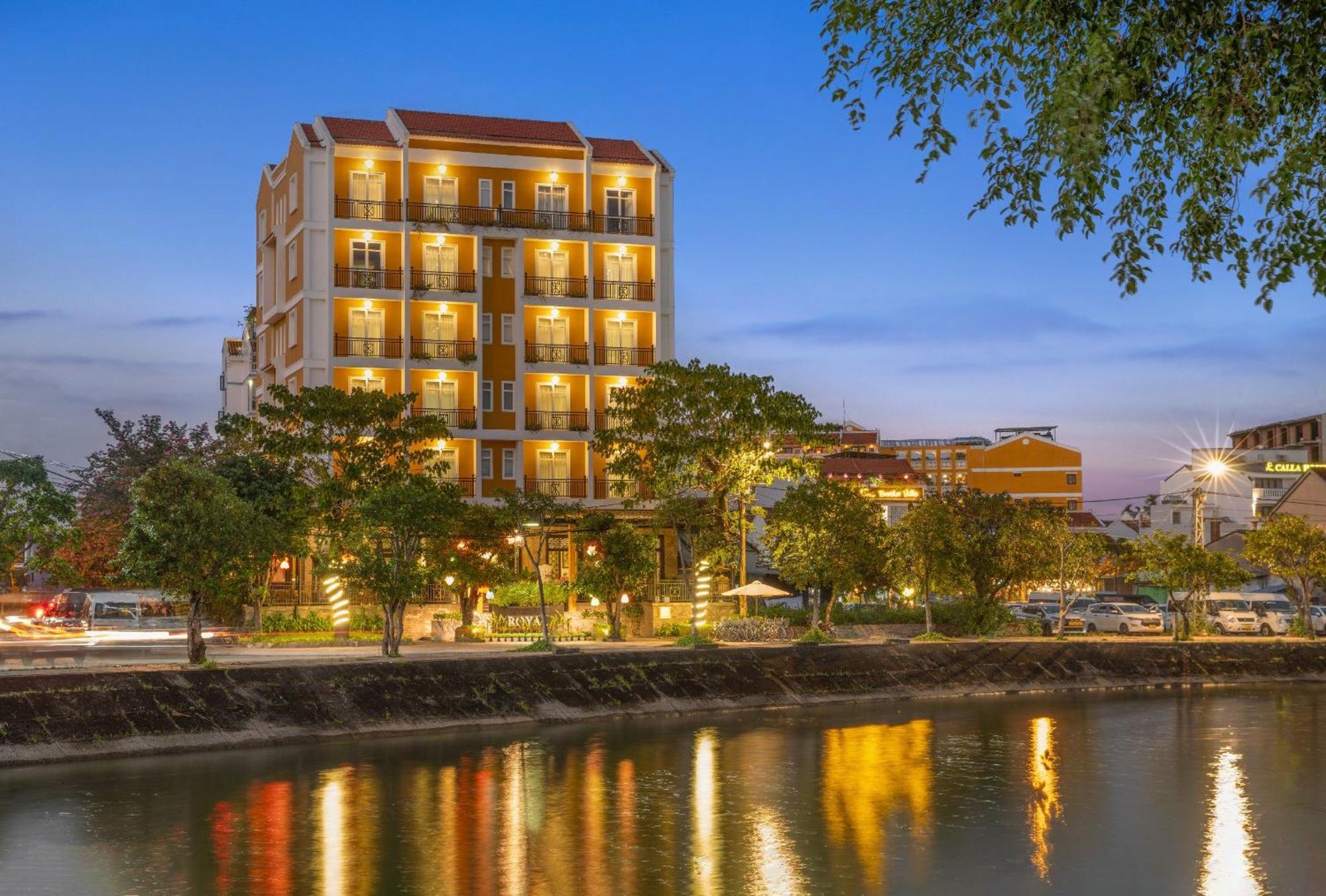 Royal Riverside Hoi An Hotel & Spa Экстерьер фото