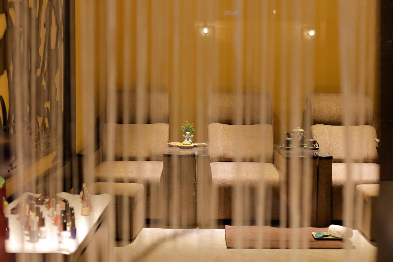 Royal Riverside Hoi An Hotel & Spa Экстерьер фото